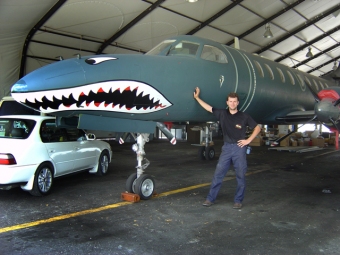 "Een drug smuggling plane in Barbados,misschien van de US coastguard, bij het wegvliegen hoorde je bijna niets. ""Steve John""     "