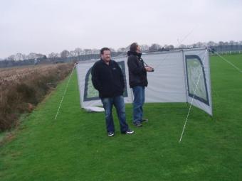 test, men neme een scherm en staat dan uit de wind.